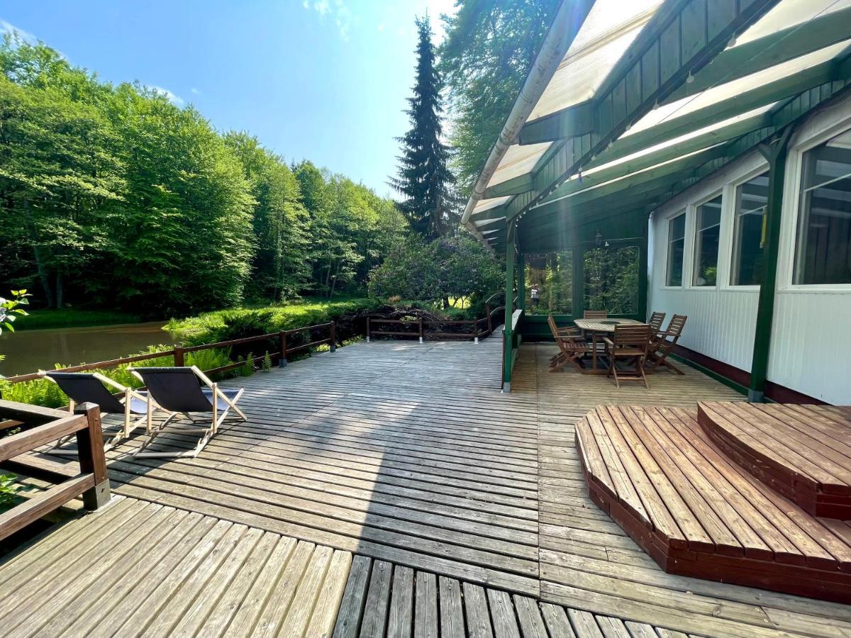 Domek W Glebi Lasu Nad Stawem Wierszyno Bagian luar foto